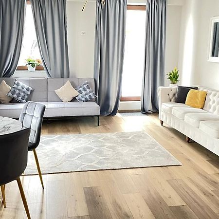 Londof Luxury Apartments - With A Panoramic View Over The City Brasov Exterior photo
