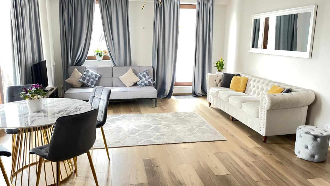 Londof Luxury Apartments - With A Panoramic View Over The City Brasov Exterior photo